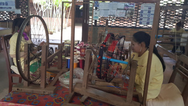 Cambodge - Siem Reap - Atelier artisanat soie